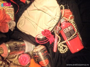 clutch-alb-perle-si-vopsele-roz