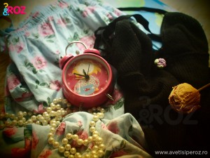 pijama-cu-trandafiri-ceas-roz-si-perle
