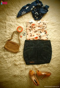 tinuta-cu-costum-de-baie-intreg-si-fusta-jeansi