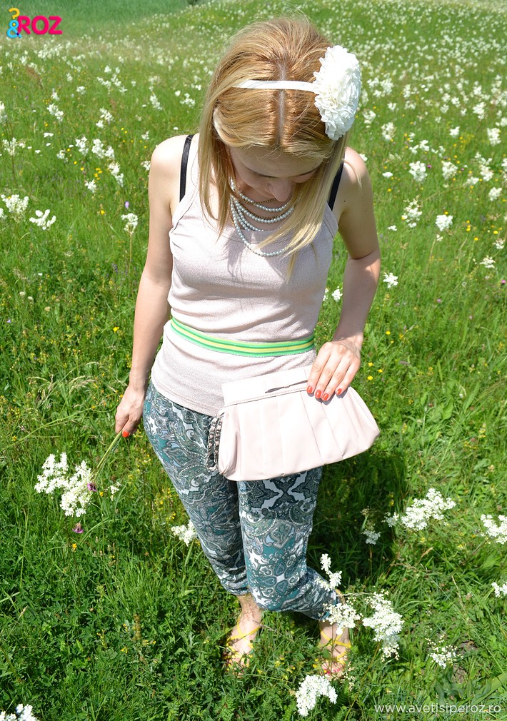 tinuta-de-vara-cu-imprimeu-floral
