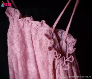 rochie-roz-de-dantela