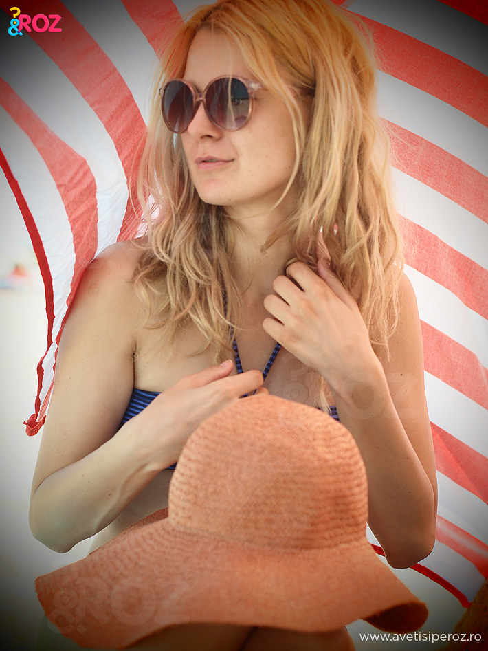 fata-blonda-la-mare