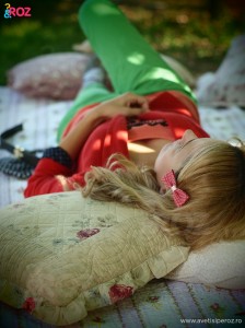 fata-blonda-la-picnic