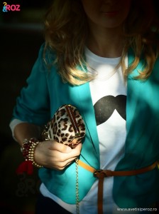 fata-cu-sacou-turcuaz-new-look