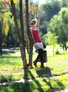 fata-blonda-in-parc