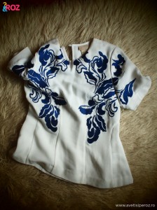 bluza-cu-flori-brodate-hm