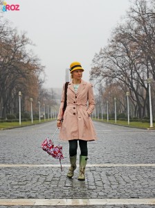 tinuta cu trenci roz