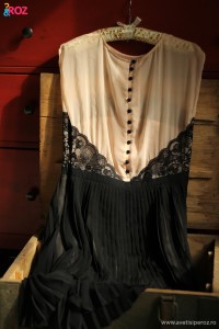 rochie cu nasturi