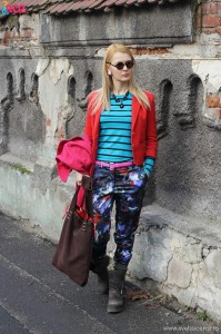 sacou rosu si pantaloni cu flori zara