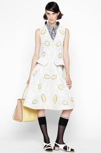 marni 2013 rochie in combinatie cu sosete si sandale