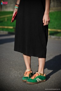 pantofi sport si rochie