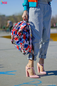 pantofi cu toc zara si rucsac cu flori
