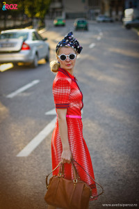 fashion blogger tinuta retro cu rochie rosie cu buline si pantofi asos