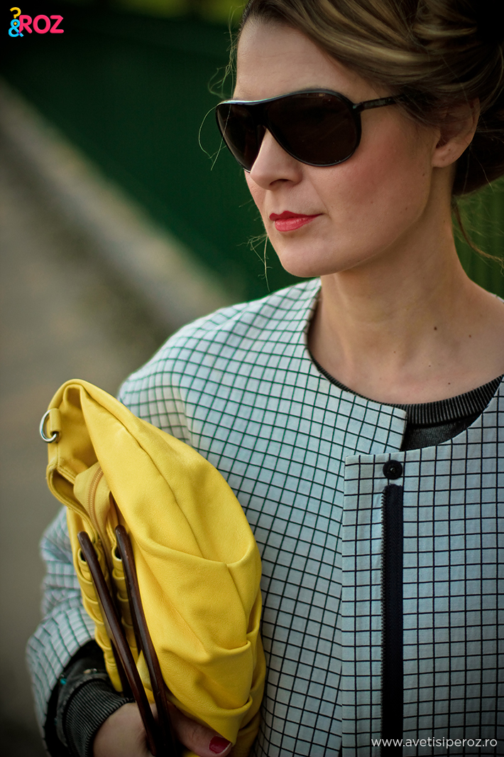 fashion blogger cu geanta galbena vintage
