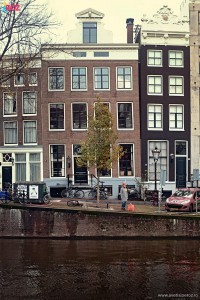 cum ma imbrac in amstredam