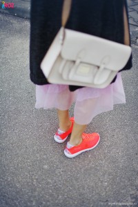 pantofi sport si rochie