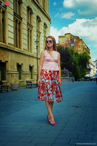 fusta hm cu flori si top zara