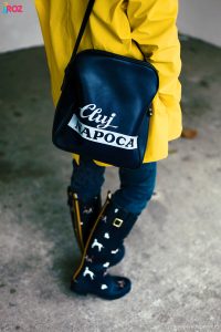 geanta-vintage-si-pelerina-ploaie