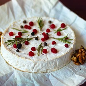 camembert-cu-fructe-de-padure