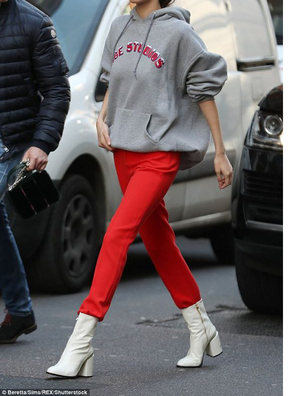 hoodie and street style