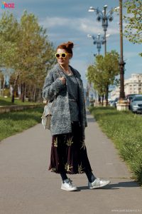 tinuta cu fusta plisata