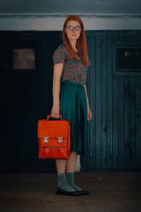 tinuta cu fusta plisata