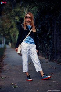pantaloni marni si tricou cu dungi