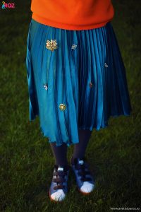 diy brooch and pleated skirt