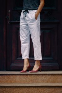 pantaloni marni si pantofi il passo