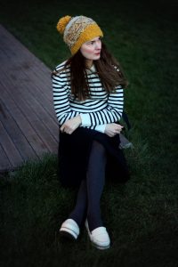tinuta cu pulover in dungi