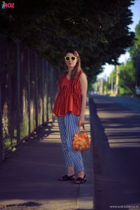 tinuta de vara cu pantaloni in dungi