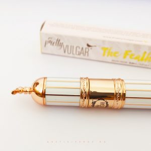 mascara the feathers