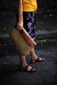 sandale si pantaloni scurti