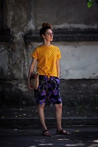 tinuta cu pantaloni scurti
