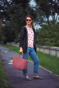 tinuta de zi cu blugi si espadrile
