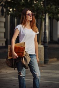 tricou alb si blugi