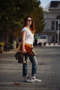 tricou, blugi, conversi