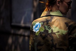geaca levi's cu camuflaj