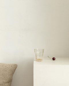 foto minimalista cu cirese
