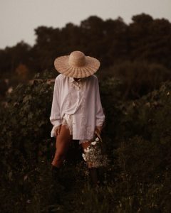 alb purtat de bloggeri de moda