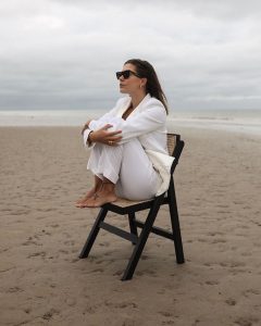 bloggeri de moda poarta alb