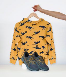 hanorac cu dinozauri si incaltari sport asics