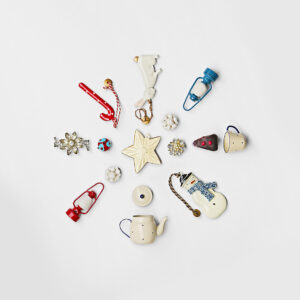 ornamente de brad din metal
