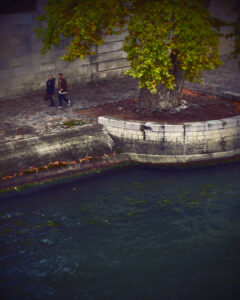 la pas prin paris